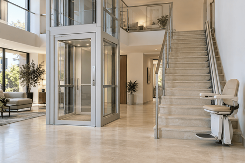 Mini ascensore interno o montascale? Guida alla scelta per la tua casa 